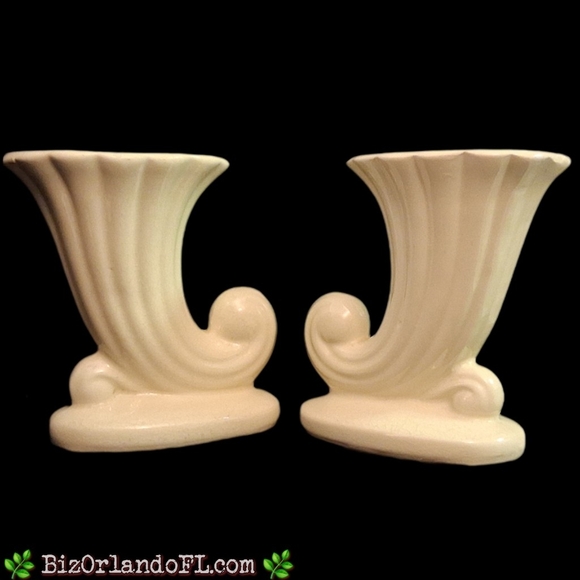 VINTAGE Pair of USA Art Pottery Matte White Cornucopia Planter Vases circa 1940s - Picture 3 of 10